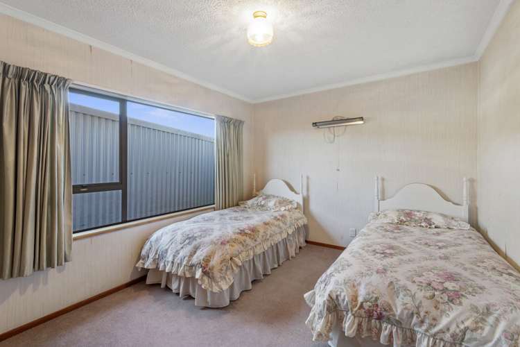 2/50 Ambleside Drive Burnside_8