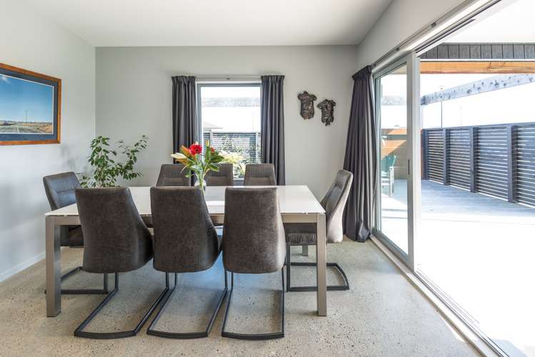 77 Intrepid Crescent Beachlands_10