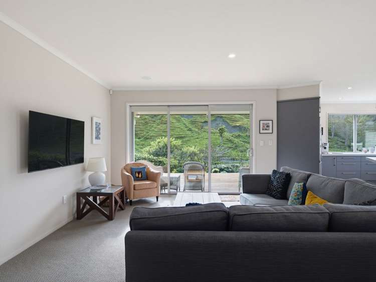 1127 Pourerere Road Omakere_11