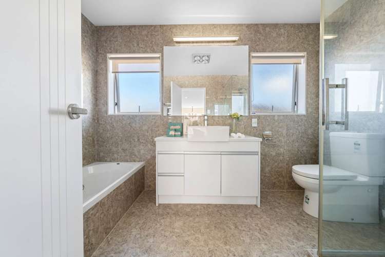 7 Bruckless Drive Flat Bush_11