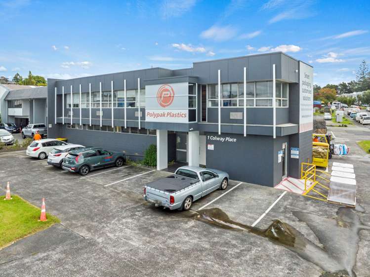 1 Colway Place Wairau Valley_18