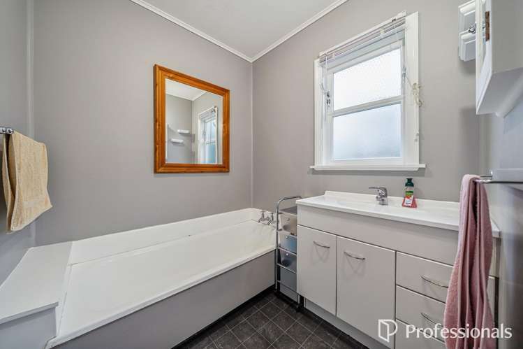 2 Short Street Wainuiomata_19
