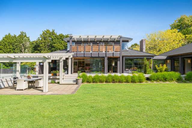 Spacious and leafy Matakana family home with pool