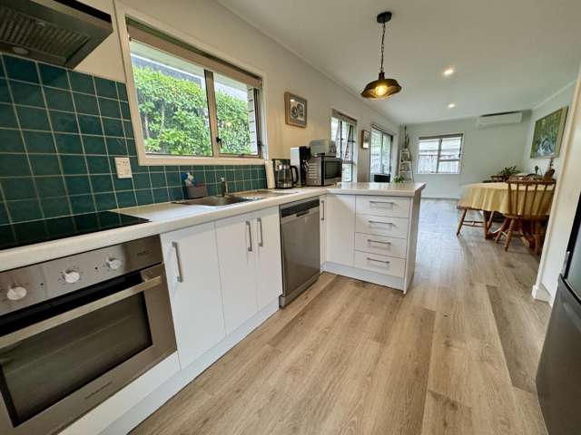 Modernised two bedroom unit-pet friendly