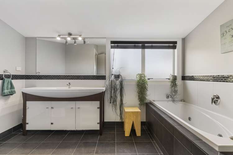 17 Willowbank Close East Tamaki Heights_23