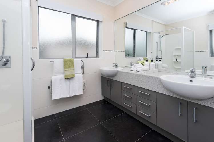 10 Briar Vale Place Flat Bush_13