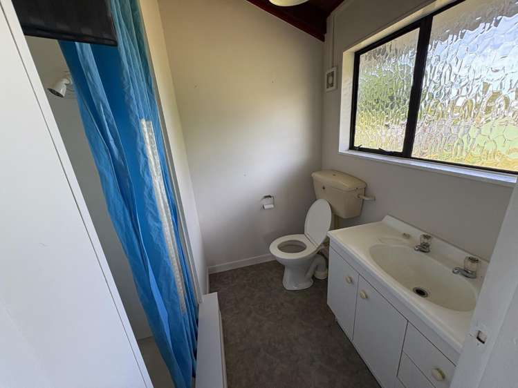 26B Hennessey Street East (right) 1207_5