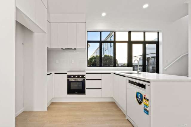 68/1 Ambrico Place New Lynn_2