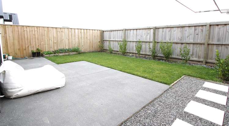 77 Faringdon Boulevard Rolleston_2