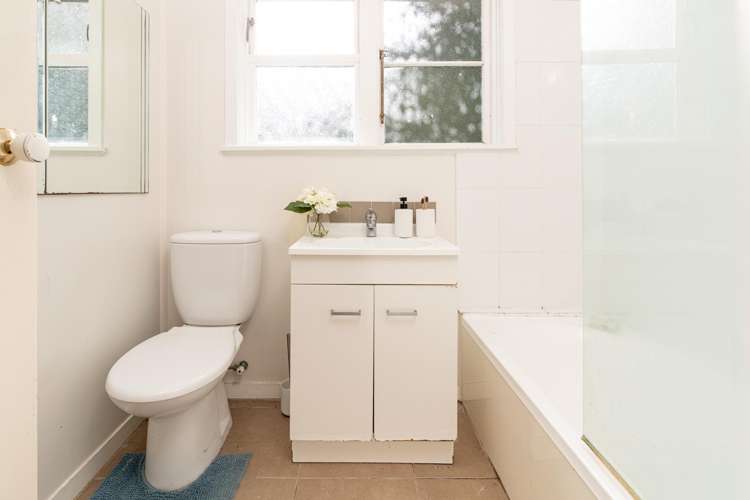 27 Victory Avenue Karori_13
