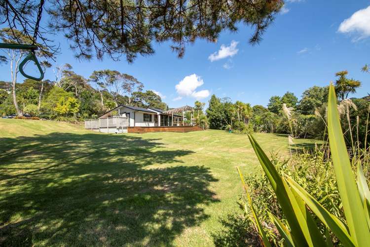 8 Landing Road Titirangi_0