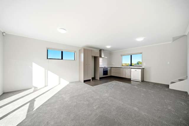 205/172 McLeod Road Te Atatu South_4