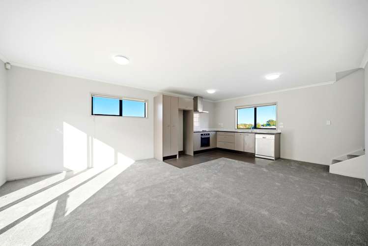 205/172 McLeod Road Te Atatu South_3