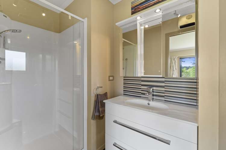 7 Byron Brown Place Otaki Beach_17