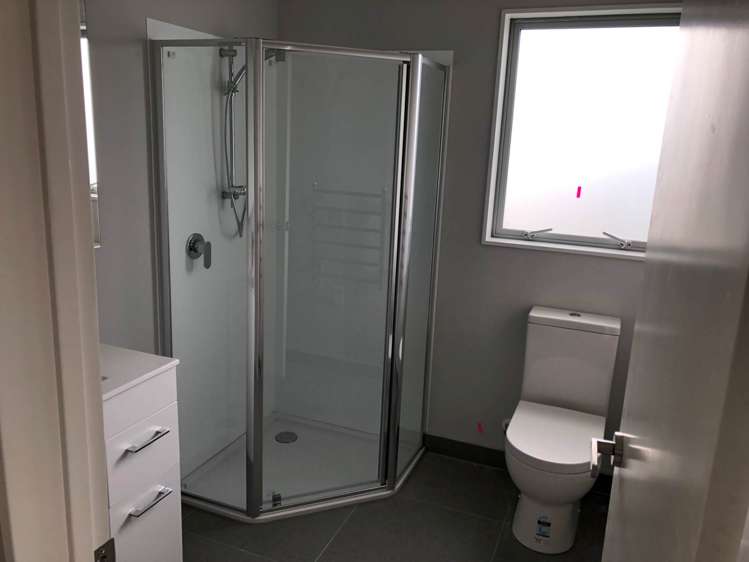 1/11 Ray Small Drive Papakura_4