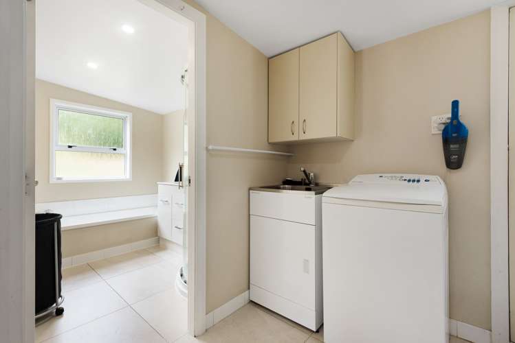 541 South Makara Road Makara_29