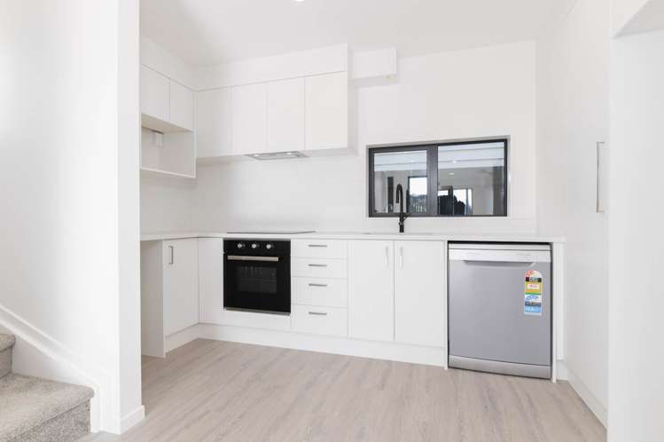 2/52 Rua Road Glen Eden_8