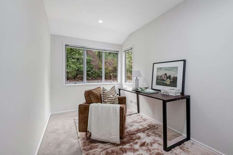 9 Springwater Vale Unsworth Heights_19