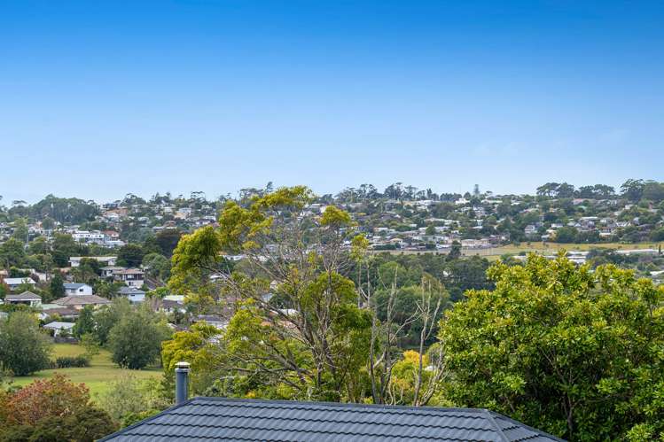 2/8a Target Road Totara Vale_12