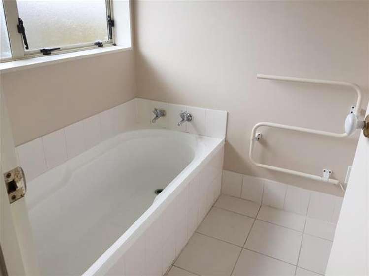 6 Farmdale Court Flat Bush_6