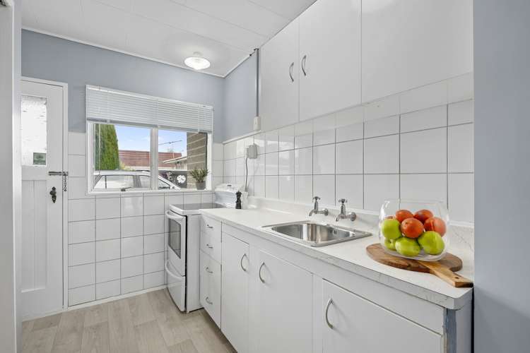 2/37 Merton Street Trentham_3