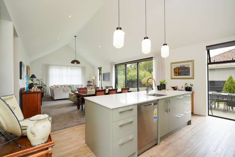 177 Queens Drive Richmond_9