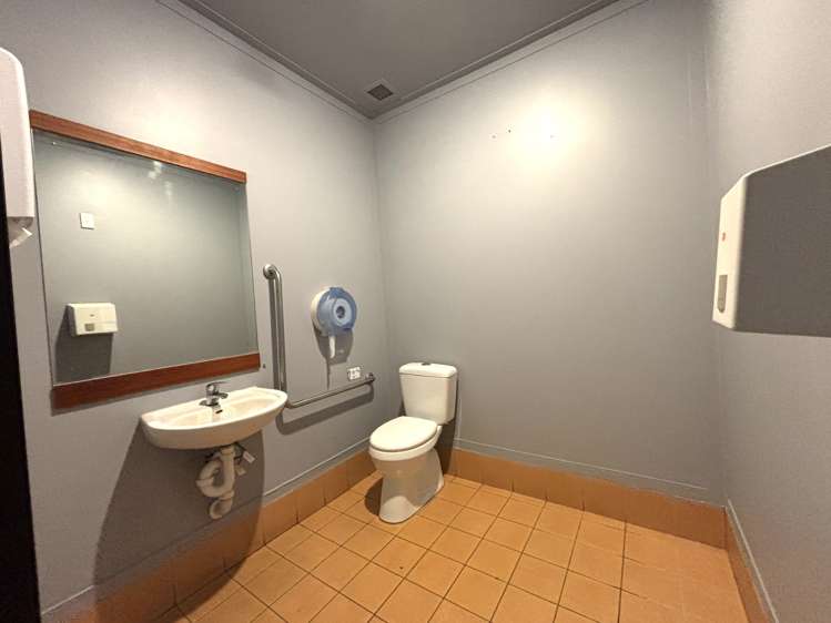 11/62-78 Hurstmere Road Takapuna_6