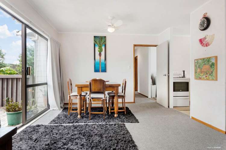 28 Selak Place Glen Eden_20