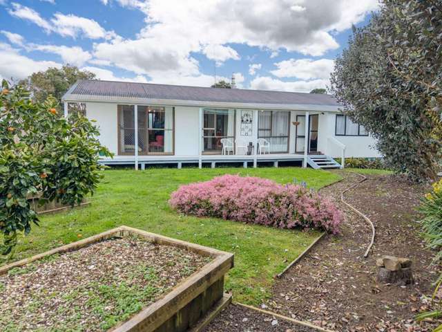FAMILY LIVING IN THE HEART OF OKAIHAU