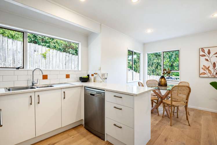 2/54 Stapleford Crescent Browns Bay_9