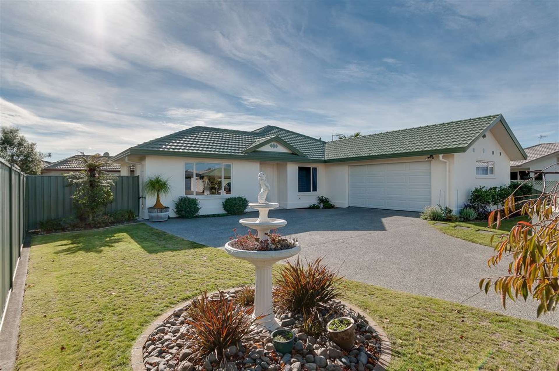 3 Queens Walk Taradale_0