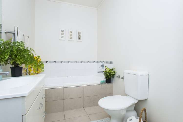 100 Rutene Road Kaiti_13