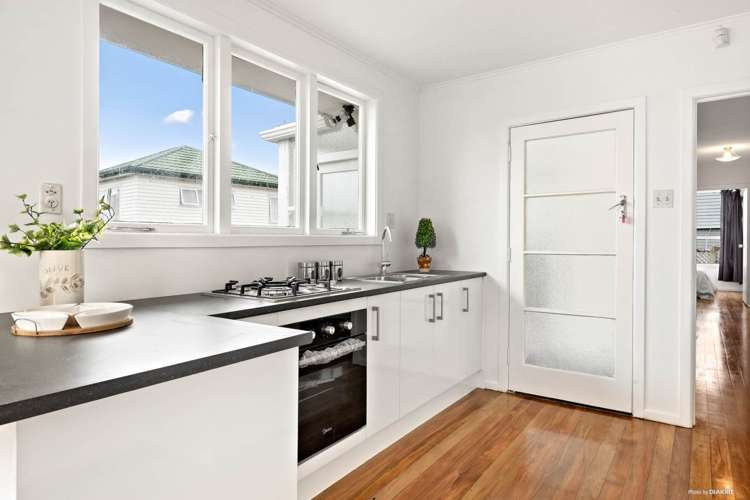 10 School Road Te Atatu South_13