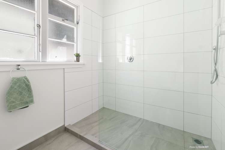 122 The Parade Island Bay_10