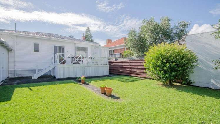 74 Moana Avenue One Tree Hill_12