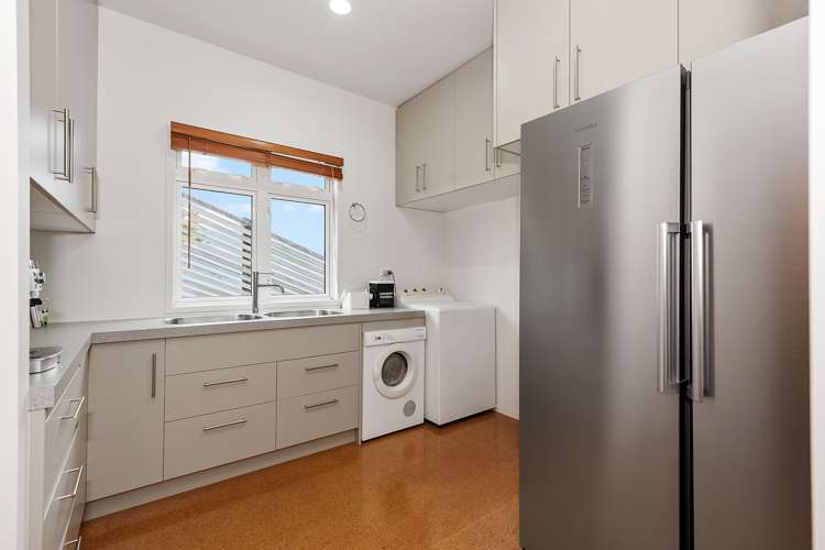 132 River Road Hamilton East_21