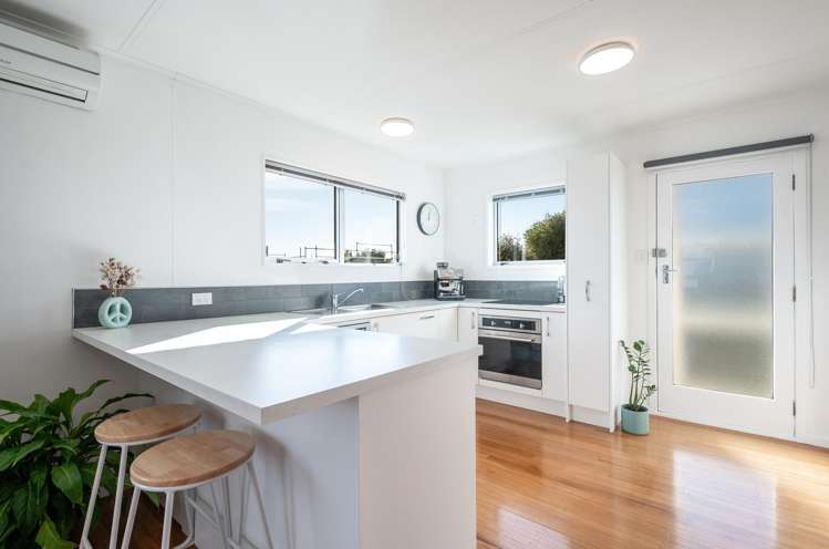2/4 Challies Way Richmond_8