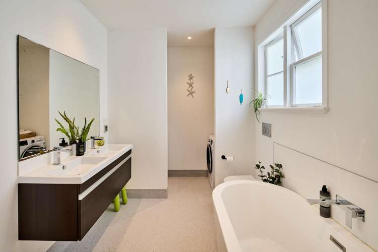 41 Raroa Terrace Tawa_11