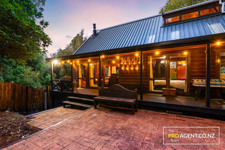 566 Scenic Drive Waiatarua_5