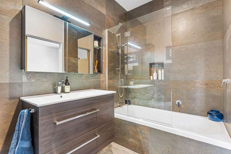 161 Attwood Road Paremoremo_10