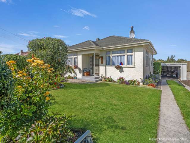 Make yourself at home in this garden-lined classic