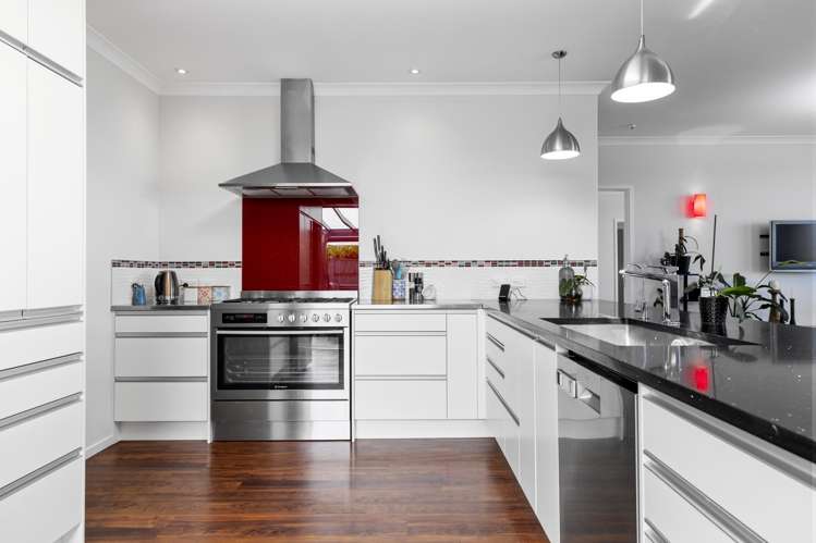 7 Magnolia Rise Waipahihi_9