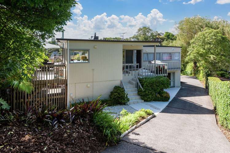 44 Colmar Road Mellons Bay_32