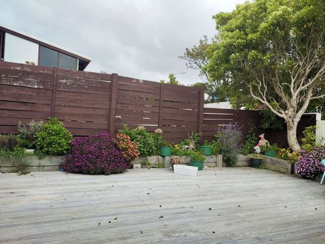 Modern 2-Bedroom Townhouse with Deck & Courtyard.