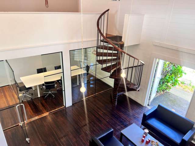 IMPRESSIVE AND SPACIOUS OFFICE WITH CHARACTER