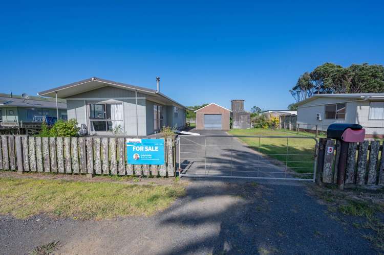 5 Esplanade Marokopa_17