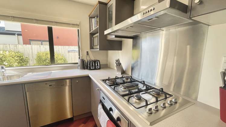 28b James Cook Drive Whitby_6