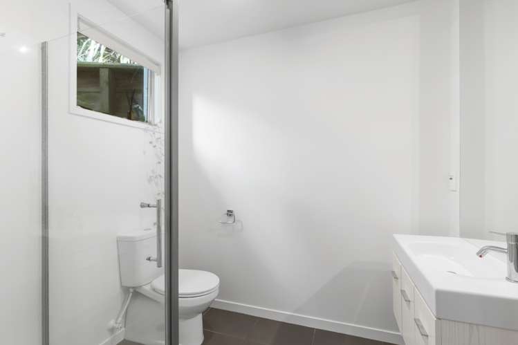 2/135 Soleares Avenue Mount Pleasant_11