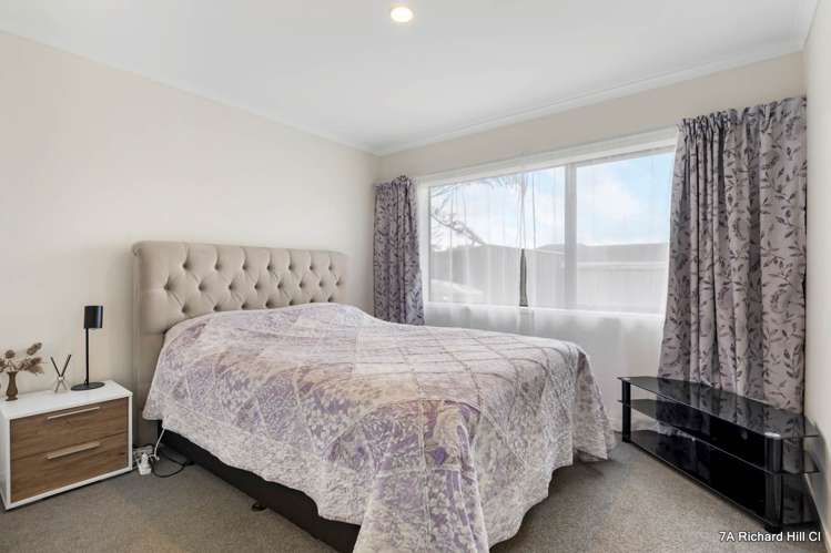 7 & 7A Richard Hill Close Fairview Heights_21