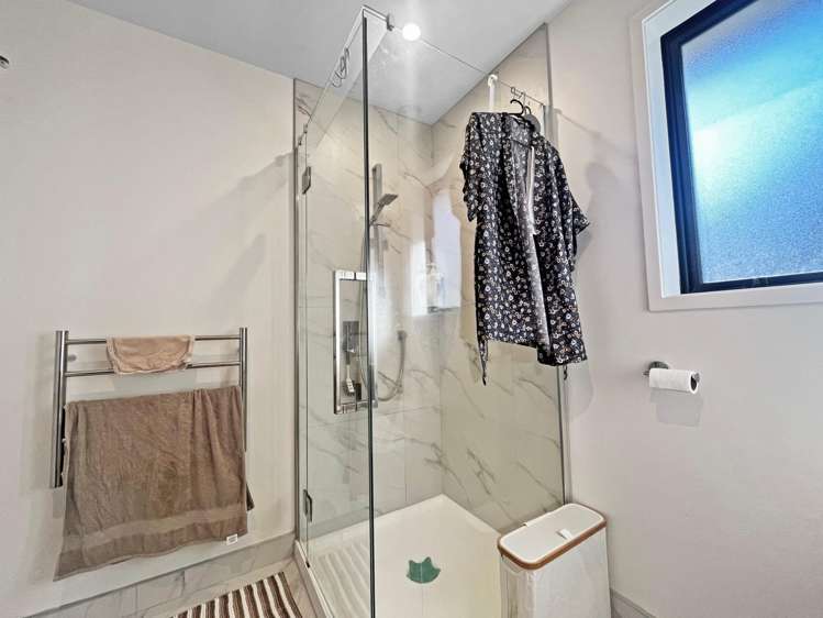  2/12 Biddle Crescent Taitā_9